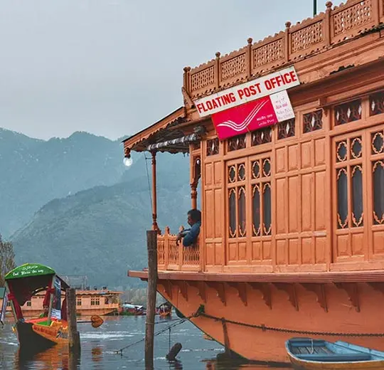 Floating post office in Dal lake, Jammu and Kashmir2