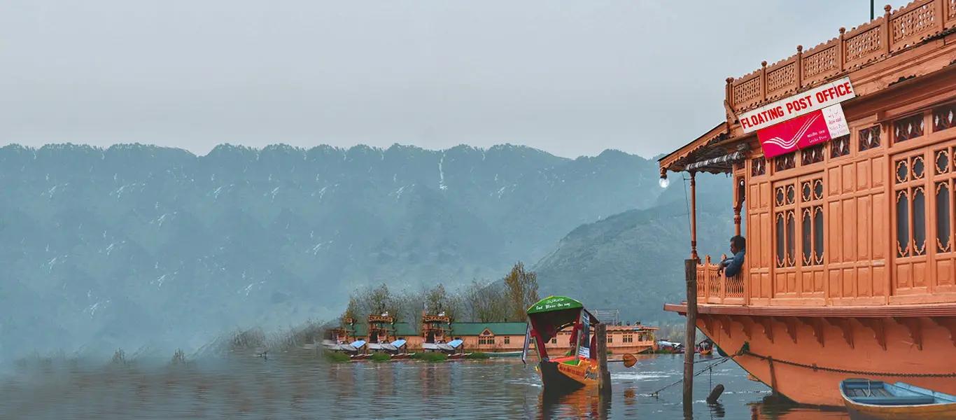 Floating post office in Dal lake, Jammu and Kashmir2